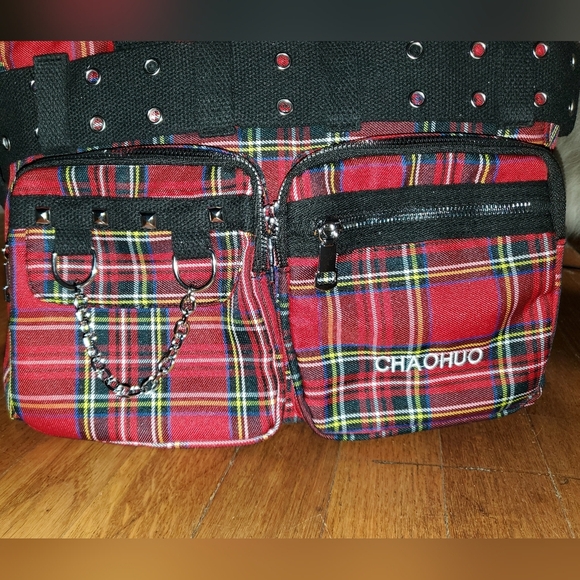 Red Plaid And Grommets Tote Bag - Picture 8 of 10